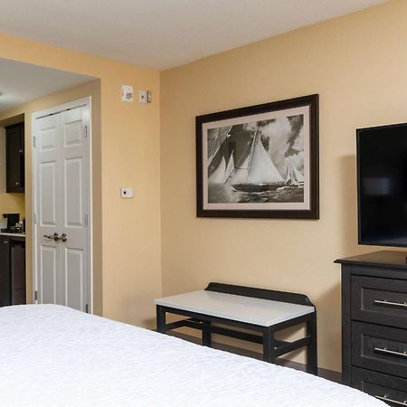 Hampton Inn Холънд Екстериор снимка