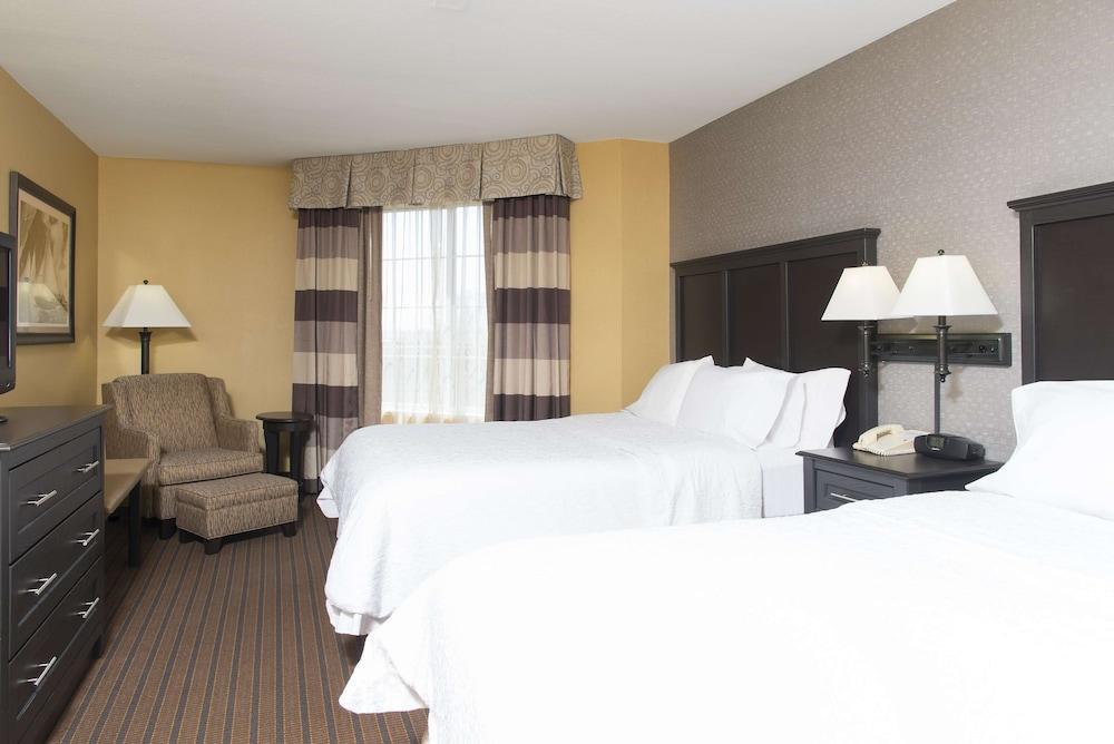 Hampton Inn Холънд Екстериор снимка
