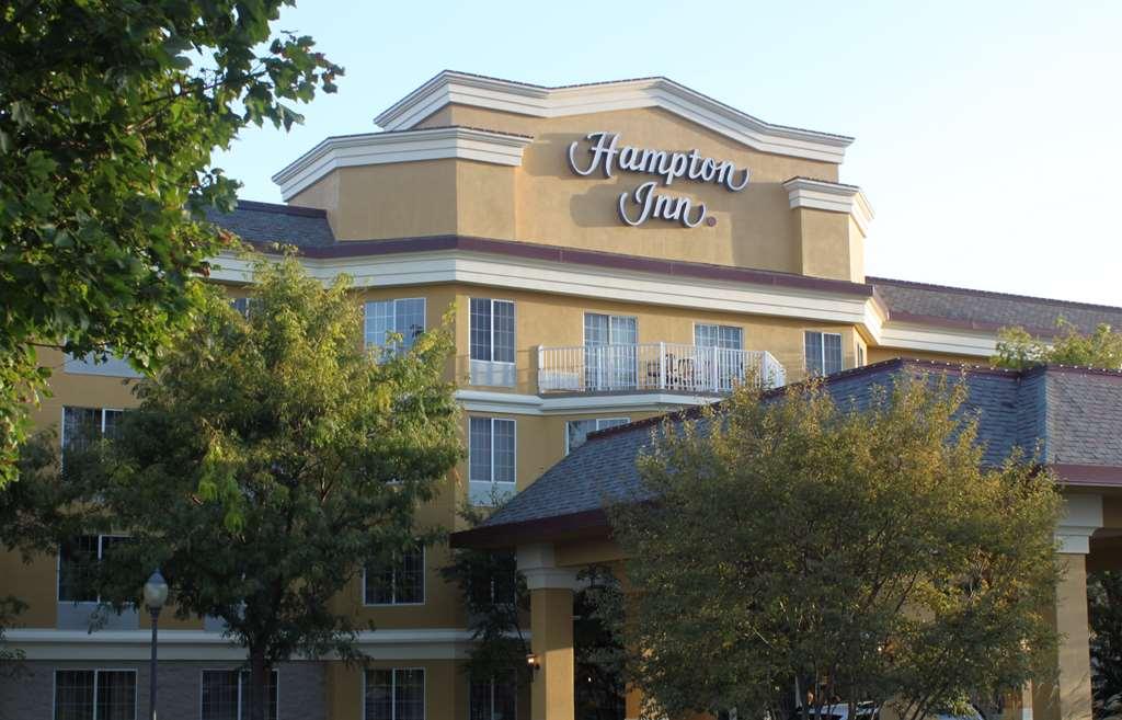 Hampton Inn Холънд Екстериор снимка