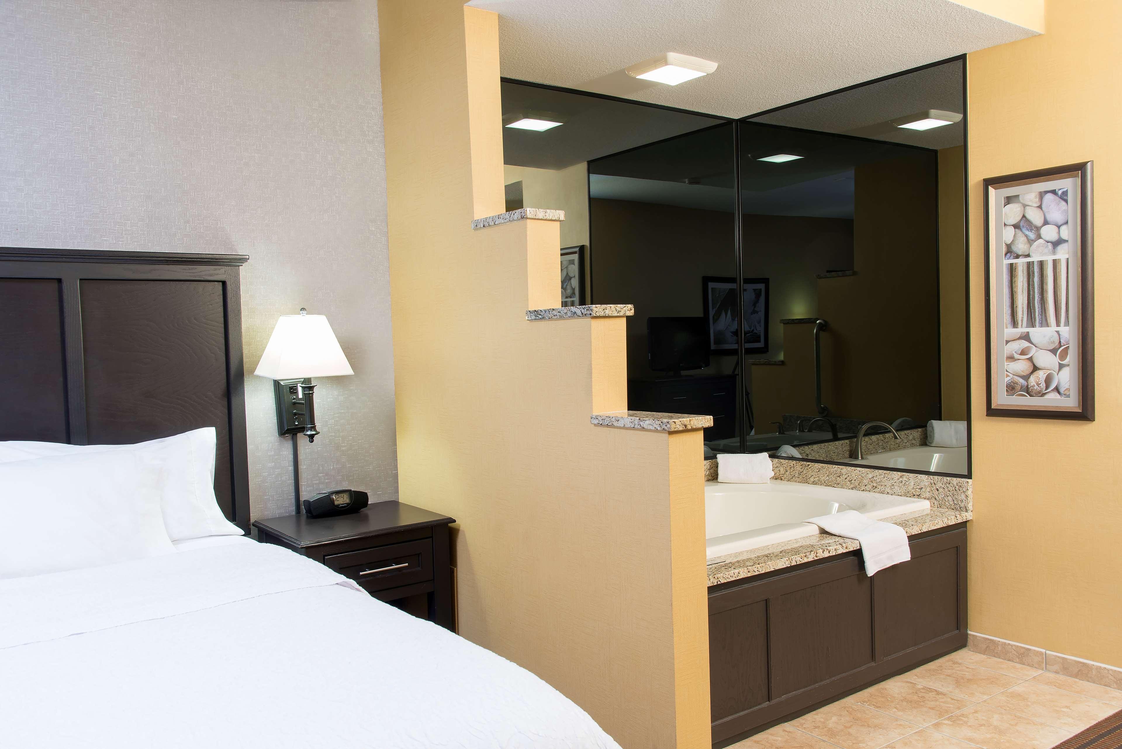 Hampton Inn Холънд Екстериор снимка