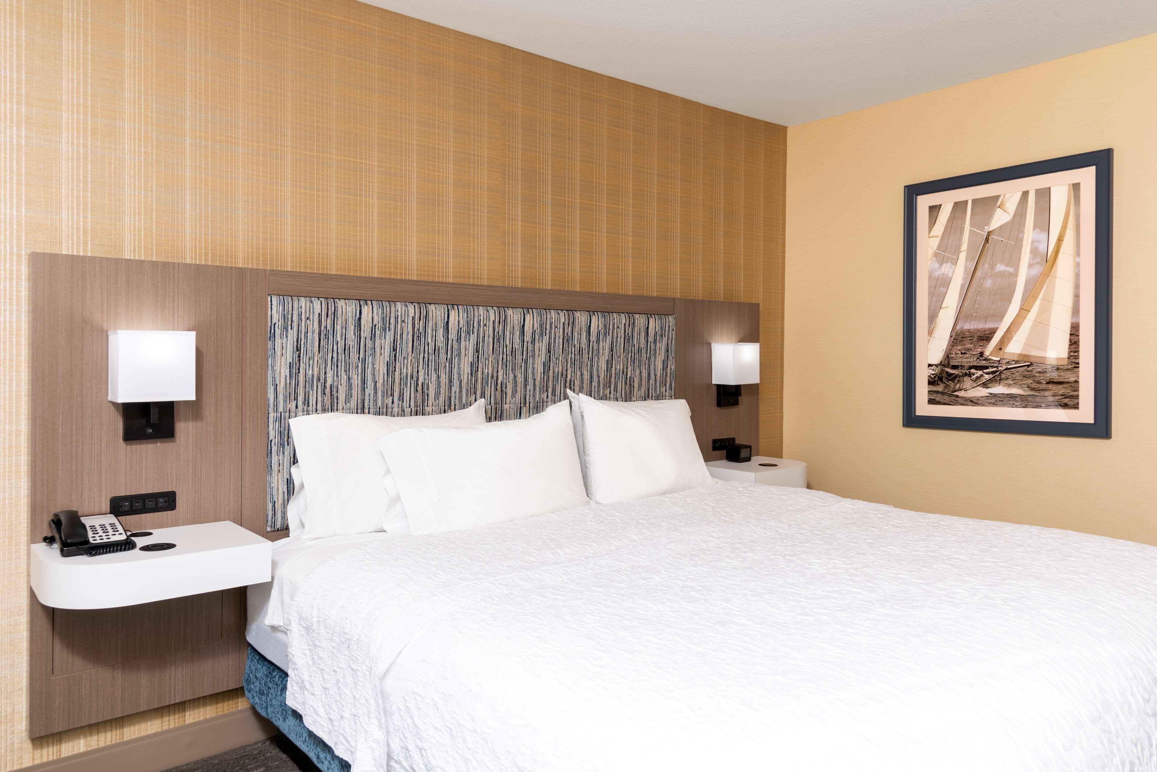Hampton Inn Холънд Екстериор снимка