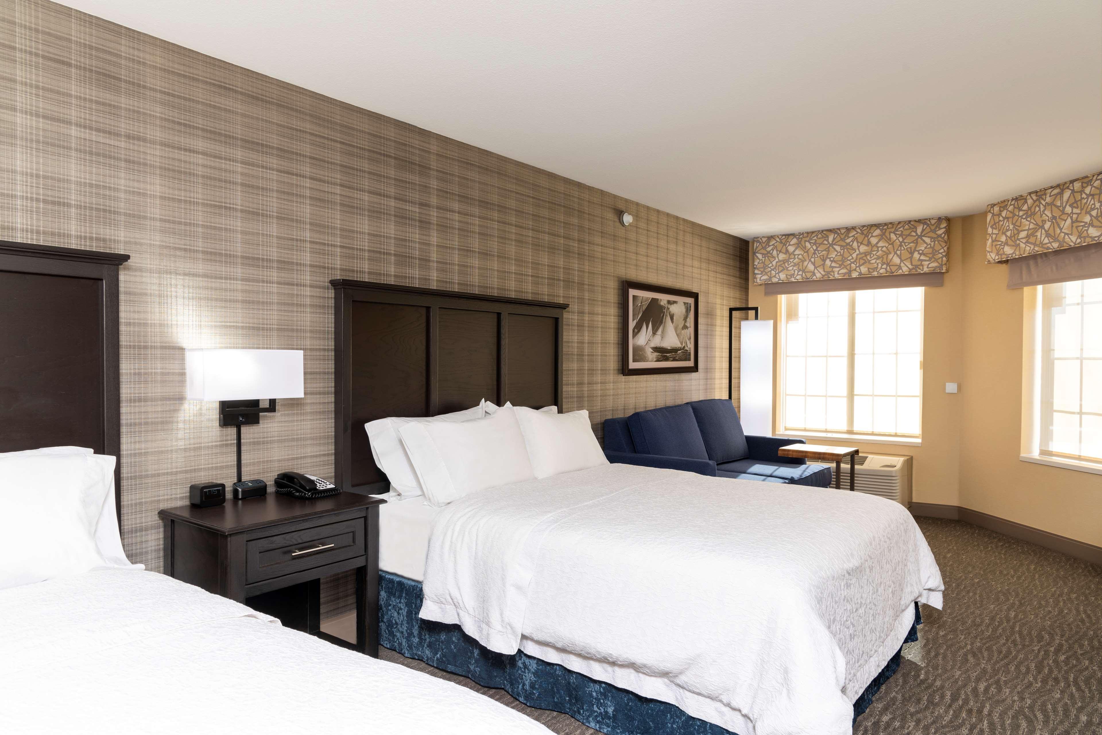 Hampton Inn Холънд Екстериор снимка