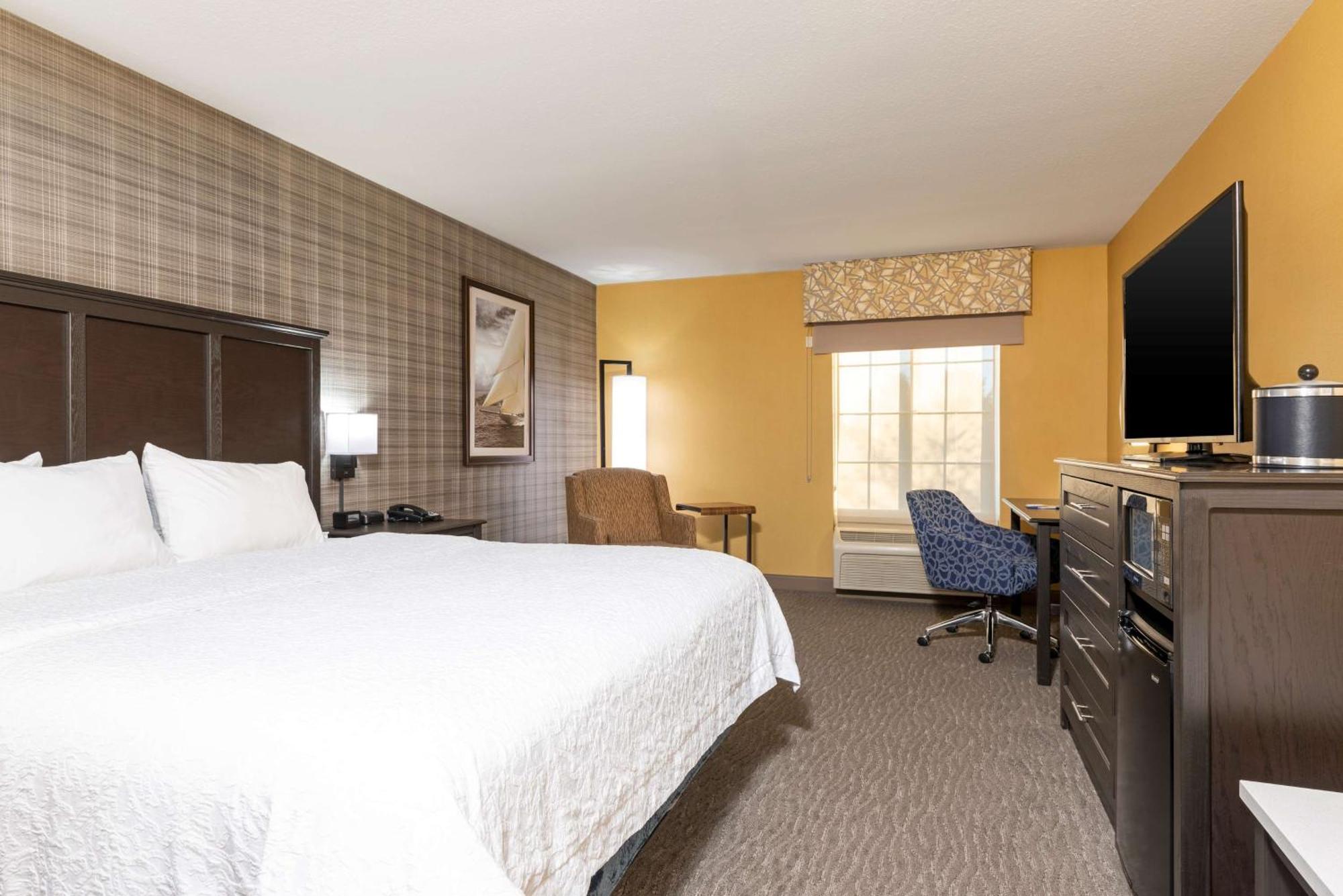 Hampton Inn Холънд Екстериор снимка
