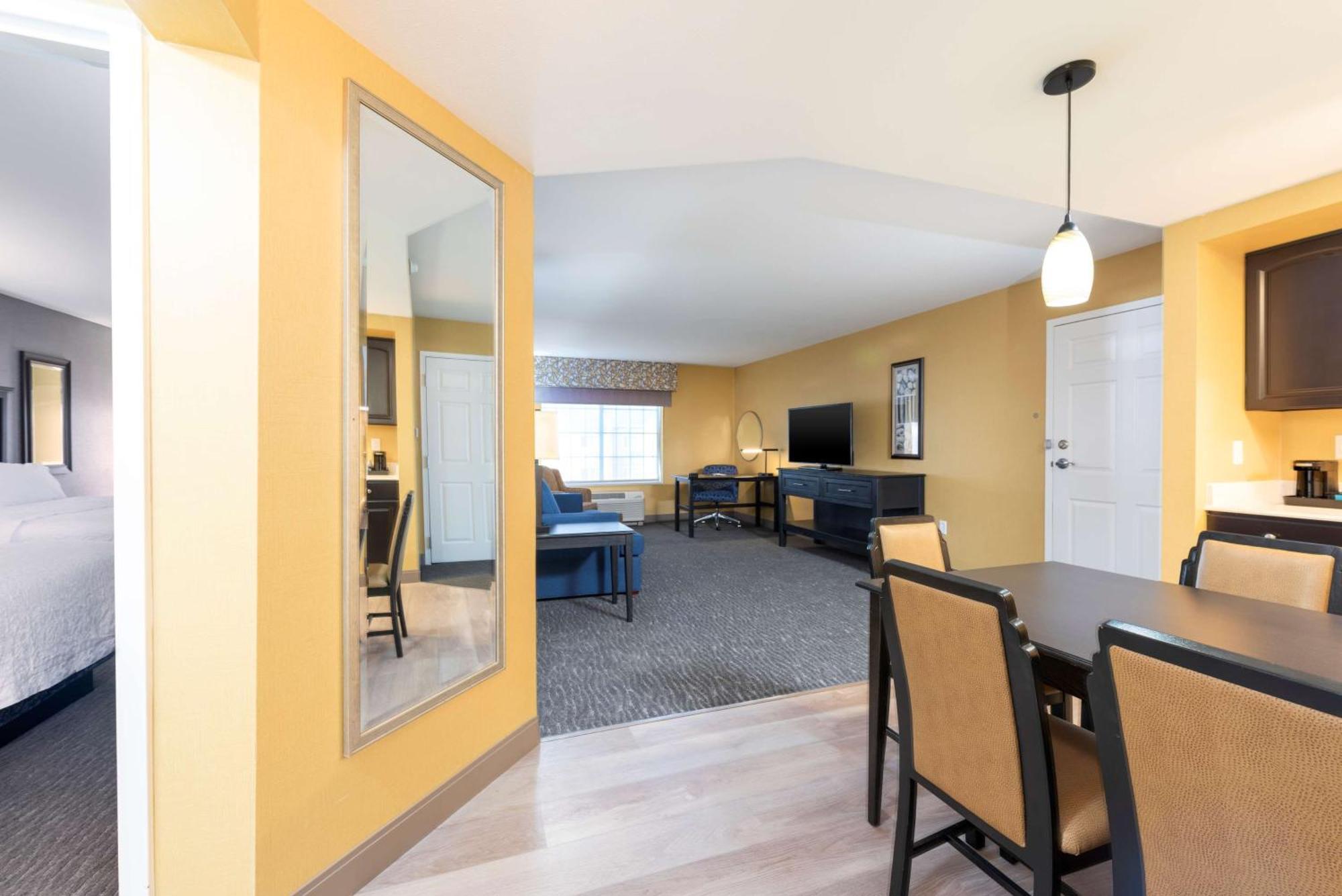 Hampton Inn Холънд Екстериор снимка