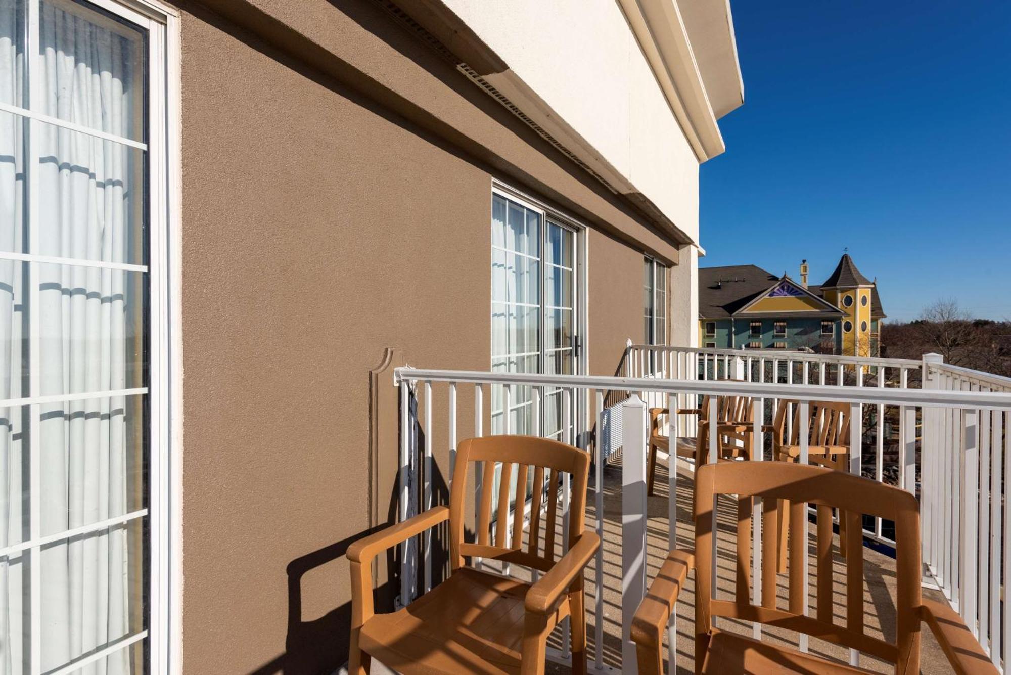 Hampton Inn Холънд Екстериор снимка