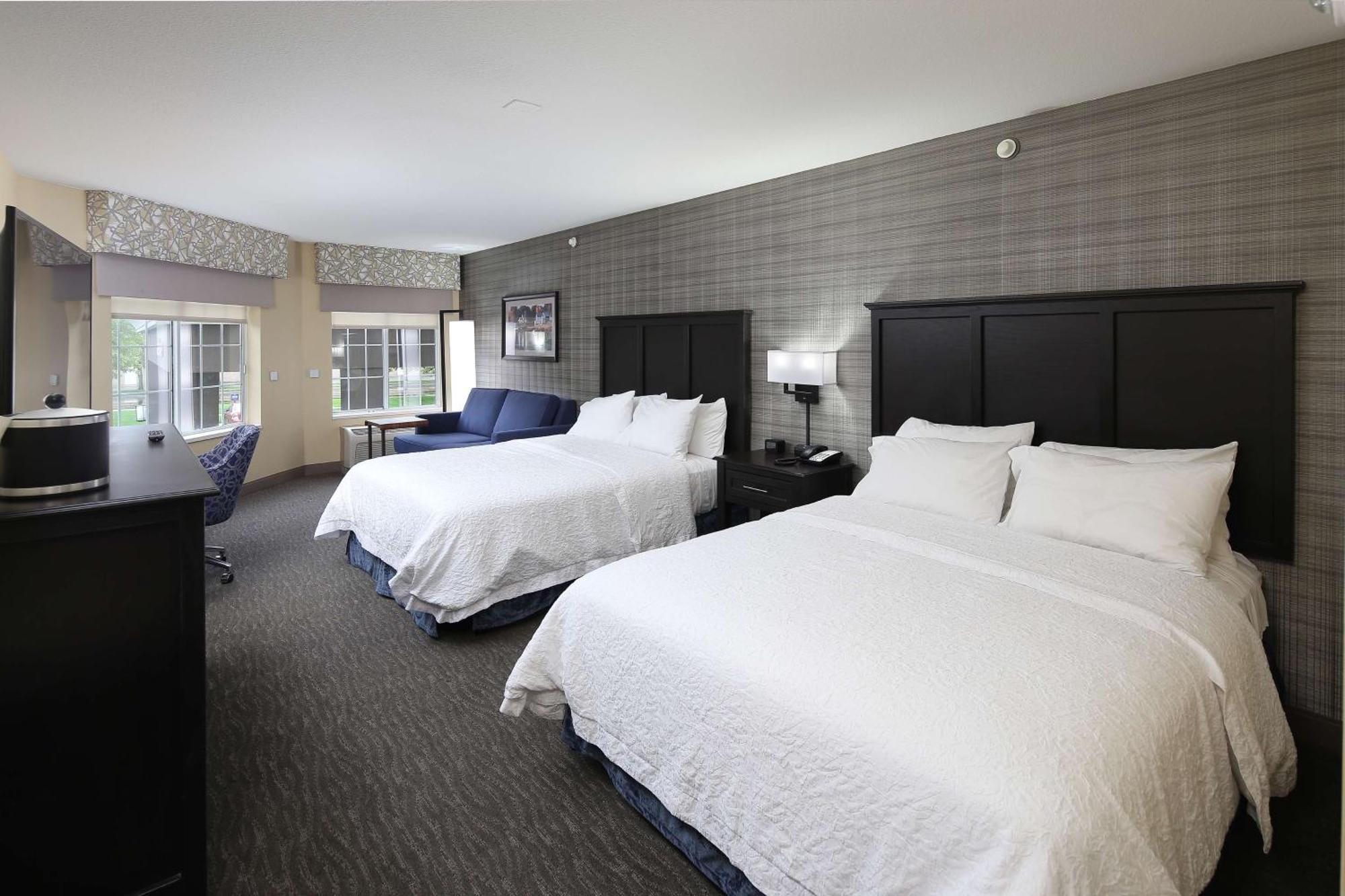Hampton Inn Холънд Екстериор снимка