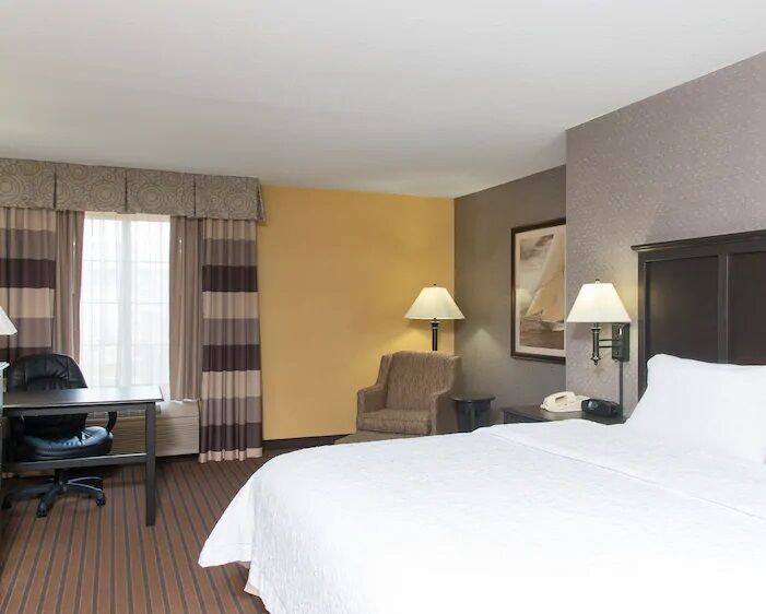 Hampton Inn Холънд Екстериор снимка